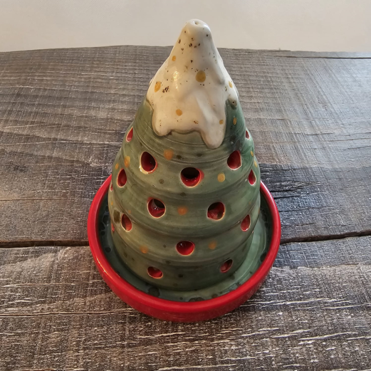 Śliczny mały lampion ceramiczny choinka z podstawką na świeczkę rękodzieło ręcznie malowane urocza choineczka Boże Narodzenie