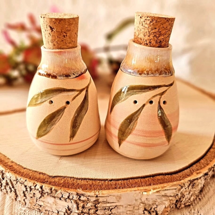 Zestaw ceramiczny - Sól i pieprz z zatyczkami z korka sypane od góry ręcznie toczone i malowane