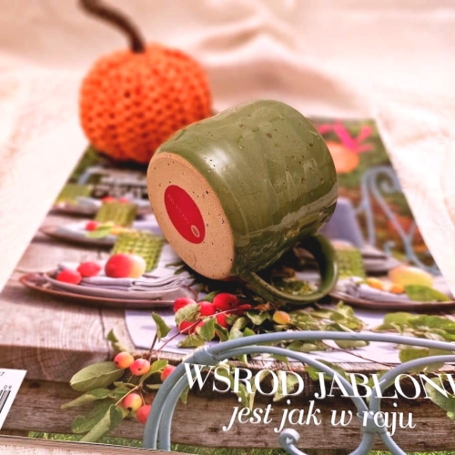 Pistacjowo - zielony kubek ceramiczny z uchem ręcznie toczony