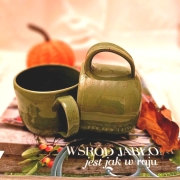 Pistacjowo - zielony kubek ceramiczny z uchem ręcznie toczony