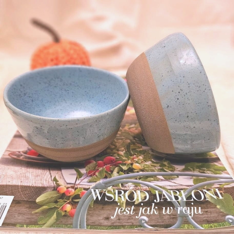 Miska ceramiczna nakrapiana z szarej gliny w błękitnym szkliwie na musli lub zupę ręcznie toczona