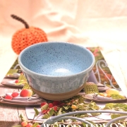 Miska ceramiczna nakrapiana z szarej gliny w błękitnym szkliwie na musli lub zupę ręcznie toczona