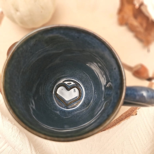 Elegancki kubek ceramiczny kolor MORSKI z Sercem w środku - 300ml Serce na dnie kubka