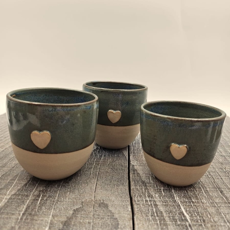 Czarka zielono-niebieska z serduszkiem 180 ml dwukolorowa kubek bez ucha z serduszkiem