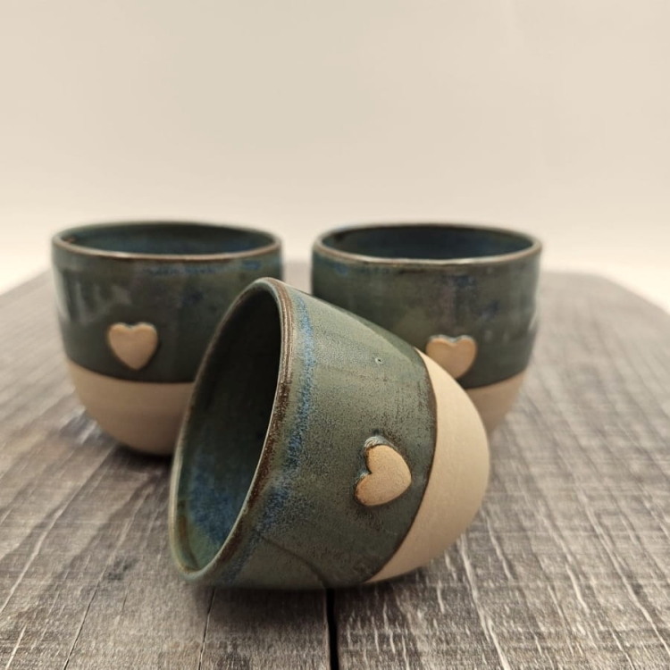 Czarka zielono-niebieska z serduszkiem 180 ml dwukolorowa kubek bez ucha z serduszkiem