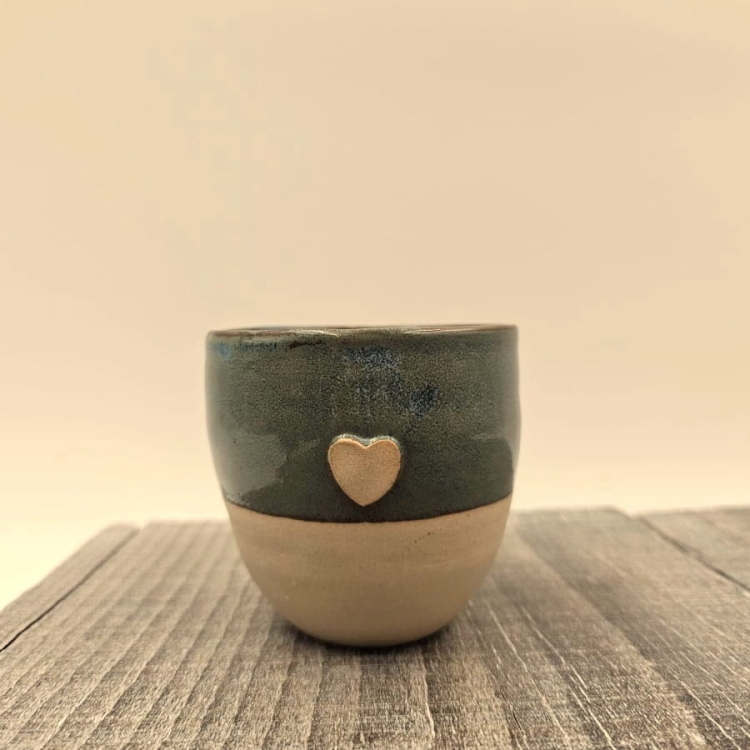 Czarka zielono-niebieska z serduszkiem 180 ml dwukolorowa kubek bez ucha z serduszkiem