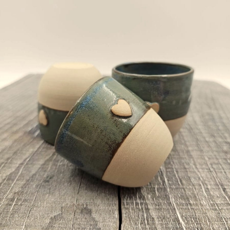 Czarka zielono-niebieska z serduszkiem 180 ml dwukolorowa kubek bez ucha z serduszkiem