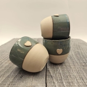 Czarka zielono-niebieska z serduszkiem 180 ml dwukolorowa kubek bez ucha z serduszkiem