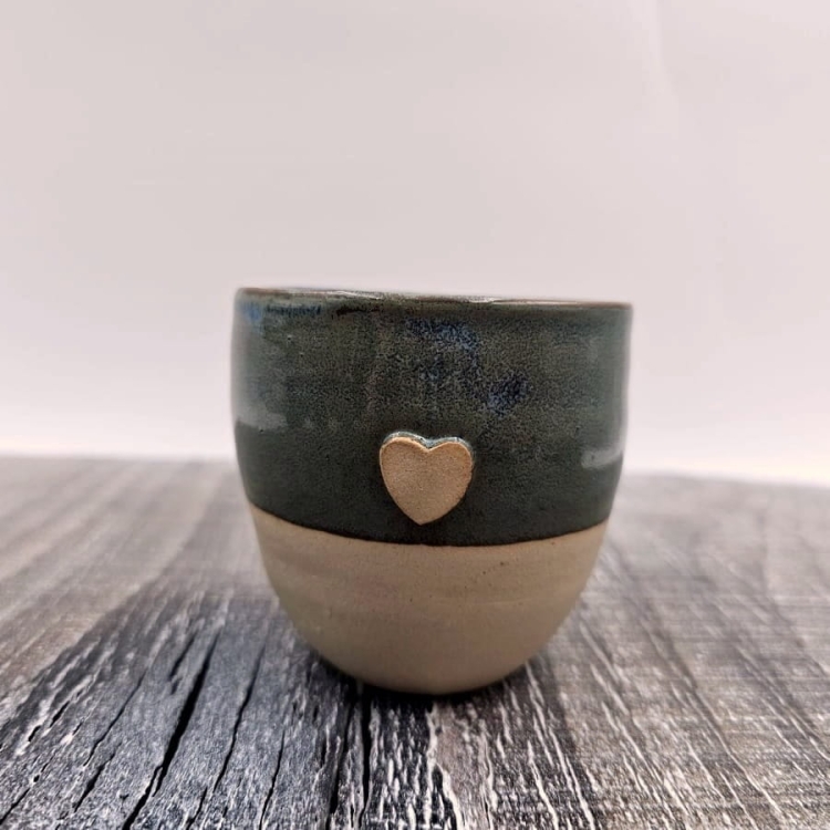 Czarka zielono-niebieska z serduszkiem 180 ml dwukolorowa kubek bez ucha z serduszkiem