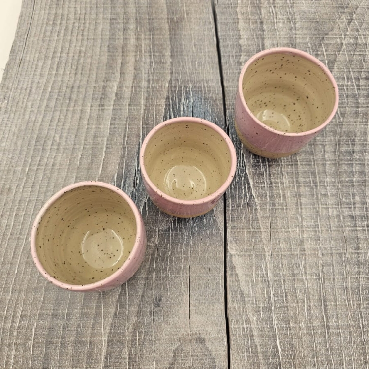 Czarka kubek bez ucha nakrapiana różowa czarka espresso 180 ml