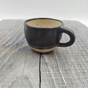 Kubek z uchem czarne szkliwo elegancki ze złotymi refleksami 250 ml