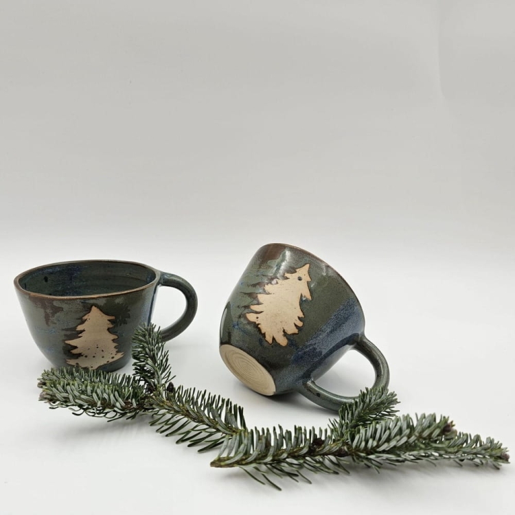 Kubek ceramiczny / filiżanka z choinką i uchem zielono-niebiesko-brązowy Bożonarodzeniowy świąteczny kubek ręcznie toczony