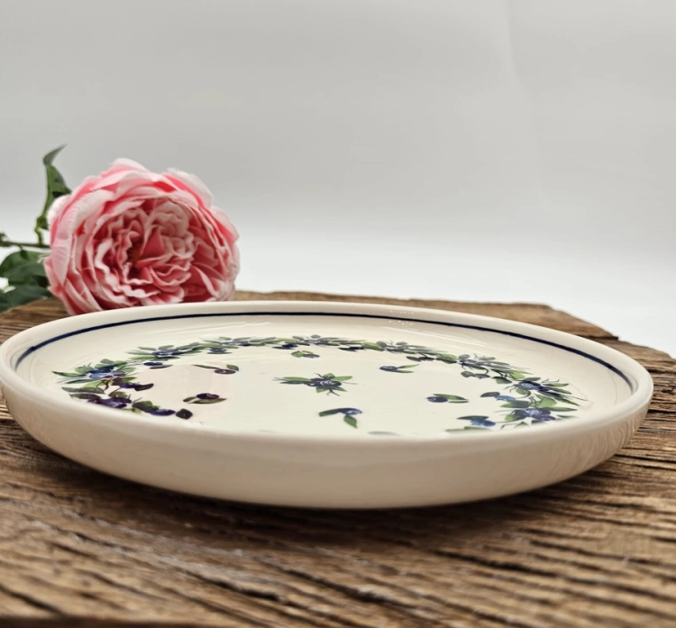 Talerz ceramiczny obiadowy Ola Jagody kaszubska ceramika ręcznie zdobiony Arbata
