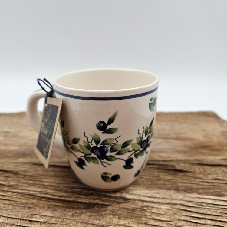 Kubek ceramiczny Bell Jagody kaszubska ceramika ręcznie zdobiony Arbata