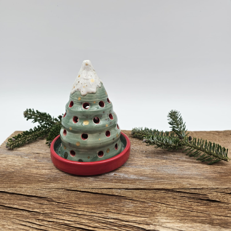 Śliczny mały lampion ceramiczny choinka z podstawką na świeczkę rękodzieło ręcznie malowane urocza choineczka Boże Narodzenie