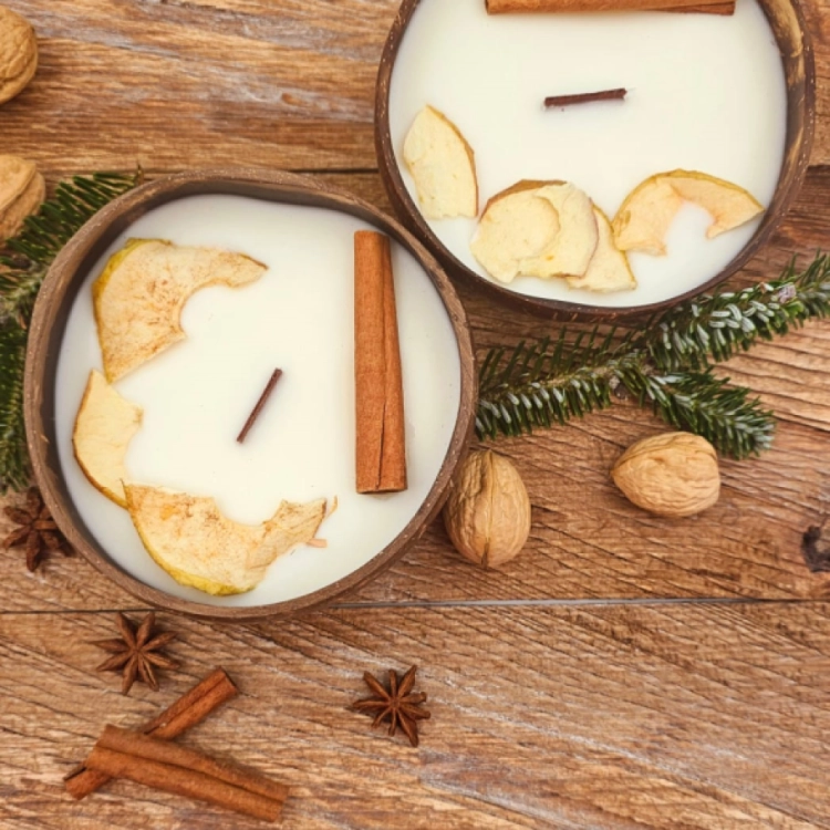 Świeca sojowa naturalna w kokosie - Cynamonowe jabłko - Jabłko i cynamon