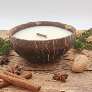 Świeca sojowa naturalna w kokosie - Piernik - Święta Natura od Pauli