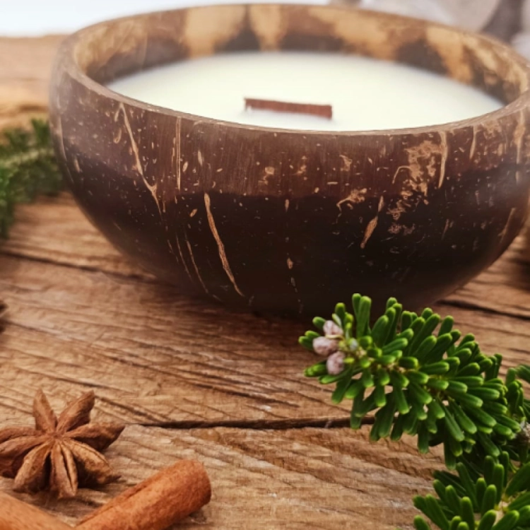 Świeca sojowa naturalna w kokosie - Piernik - Święta Natura od Pauli