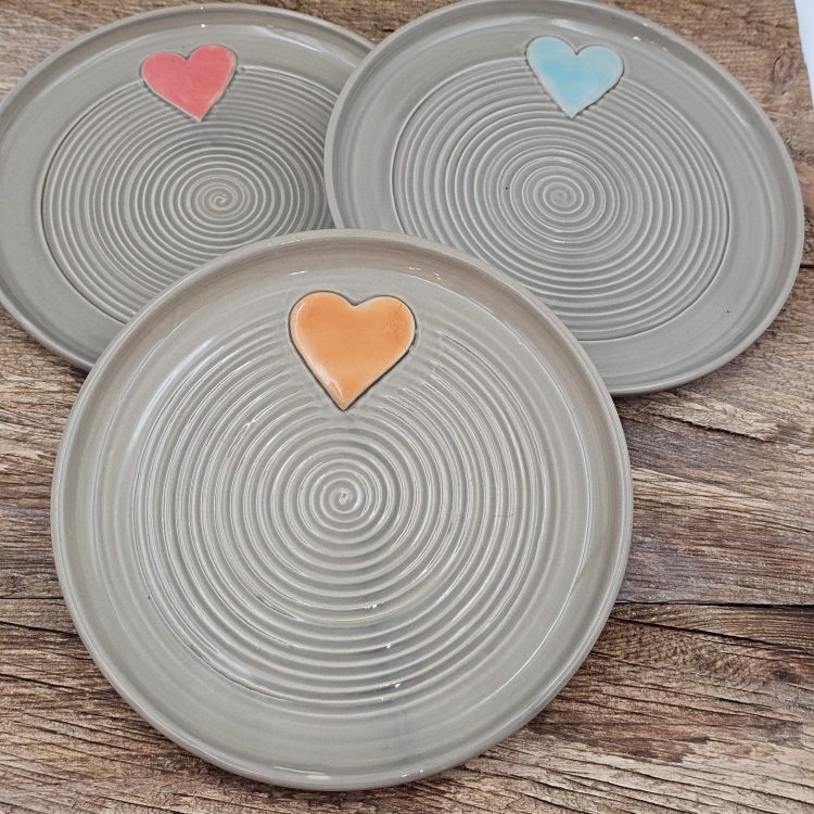 Talerz ceramiczny SZARY - SERDUSZKO śr. 20 cm kolorowy ręcznie robiony FAJNA CERAMIKA