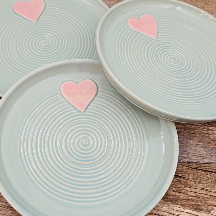 Talerz ceramiczny SELEDYNOWY - SERDUSZKO śr. 20 cm kolorowy ręcznie robiony FAJNA CERAMIKA