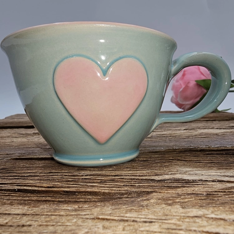 Filiżanka ceramiczna ZIELONA - SELEDYNOWA SERDUSZKO 200 ml kolorowa ręcznie robiona FAJNA CERAMIKA z serduszkami