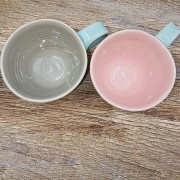 Filiżanka ceramiczna ZIELONA - SELEDYNOWA SERDUSZKO 200 ml kolorowa ręcznie robiona FAJNA CERAMIKA z serduszkami