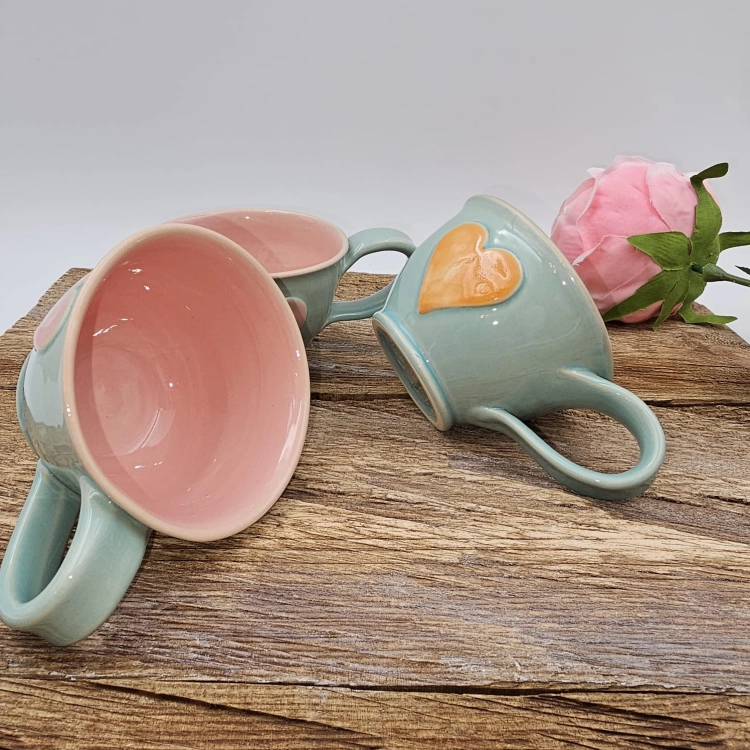 Filiżanka ceramiczna ZIELONA - SELEDYNOWA SERDUSZKO 200 ml kolorowa ręcznie robiona FAJNA CERAMIKA z serduszkami