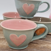 Filiżanka ceramiczna ZIELONA - SELEDYNOWA SERDUSZKO 200 ml kolorowa ręcznie robiona FAJNA CERAMIKA z serduszkami