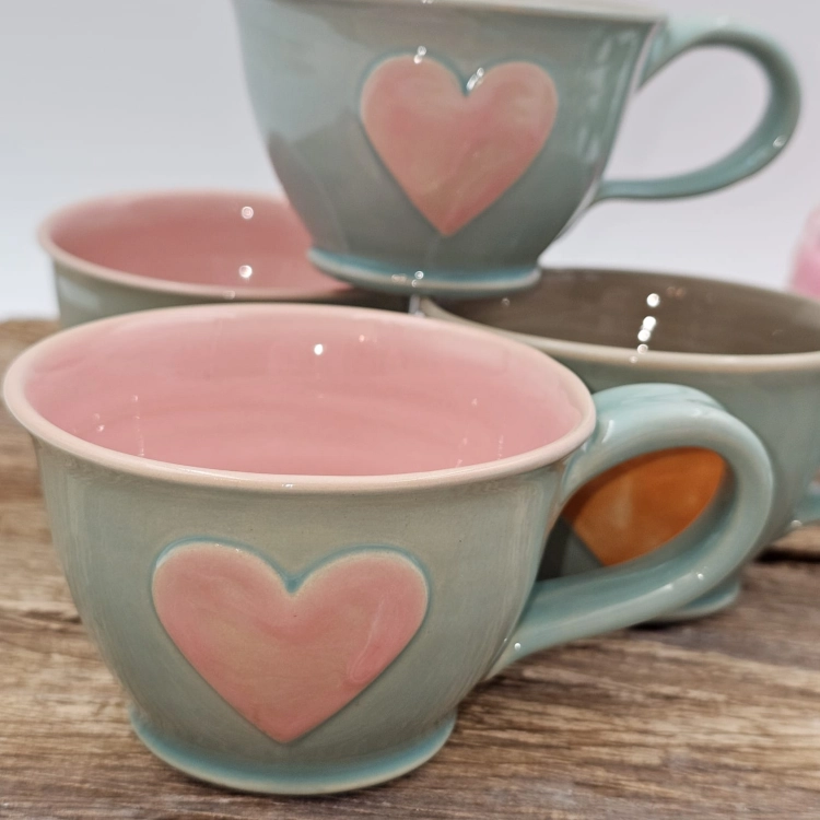 Filiżanka ceramiczna ZIELONA - SELEDYNOWA SERDUSZKO 200 ml kolorowa ręcznie robiona FAJNA CERAMIKA z serduszkami