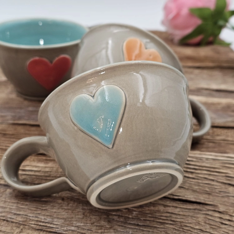 Filiżanka ceramiczna SZARA - SERDUSZKO 200 ml kolorowa ręcznie robiona FAJNA CERAMIKA z serduszkami