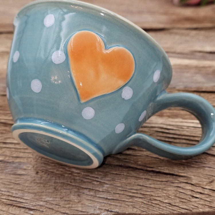 Filiżanka ceramiczna ZIELONA - SELEDYNOWA SERDUSZKO 300 ml kolorowa ręcznie robiona Fajna Ceramika z serduszkami