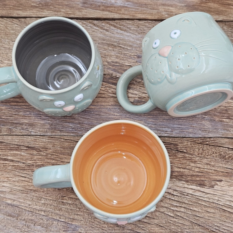 KUBEK ceramiczny KOT beczułka seledynowa 400 ml w kwiatki i bez kwiatków FAJNA CERAMIKA kolorowy kubek kubek KOT z kotem