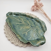 Patera ceramiczna liść szmaragdowa ręcznie robiona i zdobiona rękodzieło pomysł na prezent patera duży talerz liść