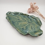 Patera ceramiczna liść szmaragdowa ręcznie robiona i zdobiona rękodzieło pomysł na prezent patera duży talerz liść