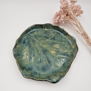 Patera ceramiczna liść szmaragdowa ręcznie robiona i zdobiona rękodzieło pomysł na prezent patera talerz liść