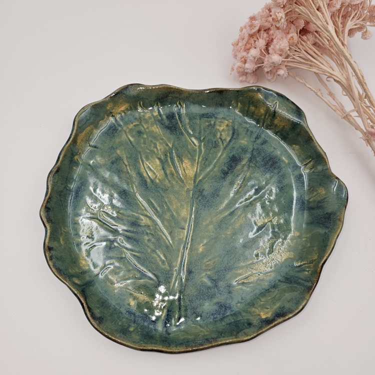 Patera ceramiczna liść szmaragdowa ręcznie robiona i zdobiona rękodzieło pomysł na prezent patera talerz liść