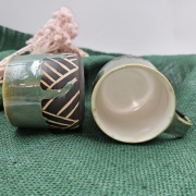 Kubek ceramiczny OCIEK spływający ok. 300 ml ręcznie toczony rękodzieło ręcznie zdobiony czarno-zielony