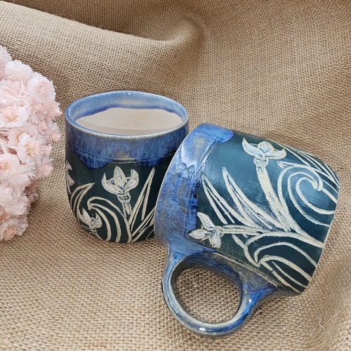 Kubek ceramiczny z uchem PRZEBIŚNIEGI niebieski-zielony poj. ok. 300 ml ręcznie toczony rękodzieło ręcznie zdobiony