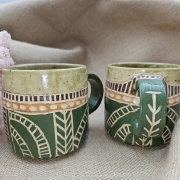 Kubek ceramiczny z uchem zielony AFRYKA poj. ok. 300 ml ręcznie toczony rękodzieło ręcznie zdobiony dla miłośnika afrykańskich klimatów
