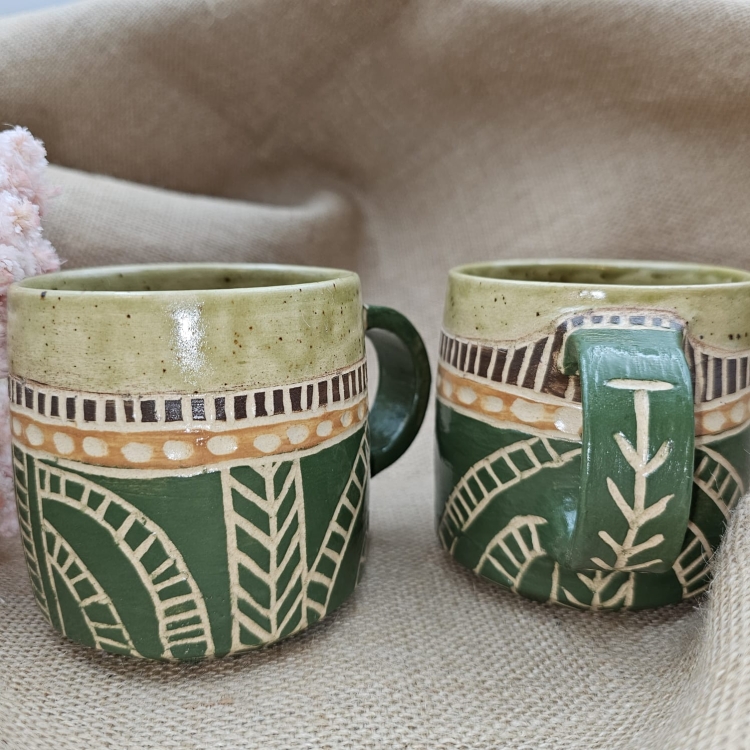 Kubek ceramiczny z uchem zielony AFRYKA poj. ok. 300 ml ręcznie toczony rękodzieło ręcznie zdobiony dla miłośnika afrykańskich klimatów