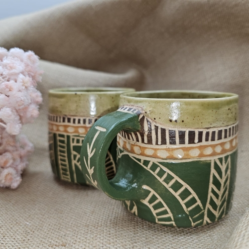 Kubek ceramiczny z uchem zielony AFRYKA poj. ok. 300 ml ręcznie toczony rękodzieło ręcznie zdobiony dla miłośnika afrykańskich klimatów