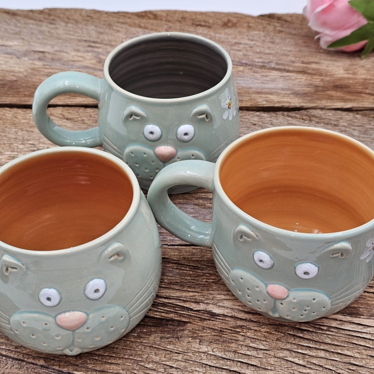KUBEK ceramiczny KOT beczułka seledynowa 400 ml w kwiatki i bez kwiatków FAJNA CERAMIKA kolorowy kubek kubek KOT z kotem