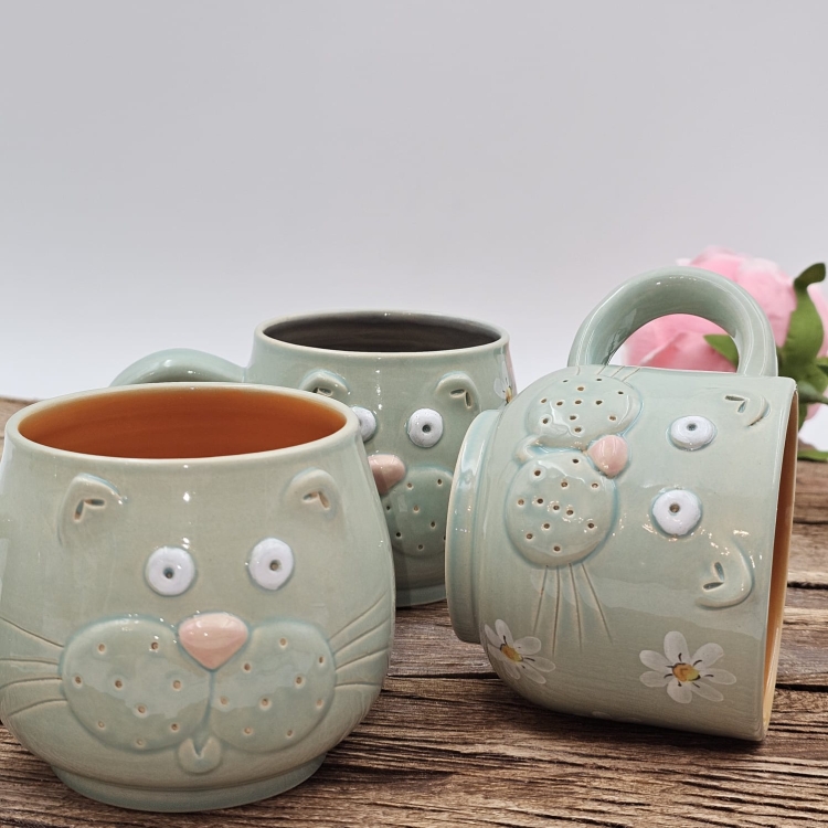 KUBEK ceramiczny KOT beczułka seledynowa 400 ml w kwiatki i bez kwiatków FAJNA CERAMIKA kolorowy kubek kubek KOT z kotem