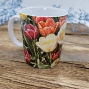 Kubek + nadruk z uchem łąka tulipanów tulipany kolorowe kubek 300 ml zwykły ceramiczny z sublimacją nadrukiem biały z kolorowym nadrukiem kubek kolorowe tulipany łąka