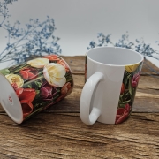 Kubek + nadruk z uchem łąka tulipanów tulipany kolorowe kubek 300 ml zwykły ceramiczny z sublimacją nadrukiem biały z kolorowym nadrukiem kubek kolorowe tulipany łąka