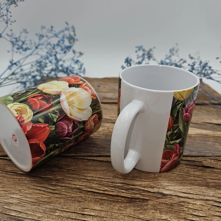 Kubek + nadruk z uchem łąka tulipanów tulipany kolorowe kubek 300 ml zwykły ceramiczny z sublimacją nadrukiem biały z kolorowym nadrukiem kubek kolorowe tulipany łąka