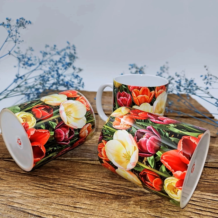 Kubek + nadruk z uchem łąka tulipanów tulipany kolorowe kubek 300 ml zwykły ceramiczny z sublimacją nadrukiem biały z kolorowym nadrukiem kubek kolorowe tulipany łąka