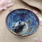 Filiżanka ceramiczna bez spodka z ZAJĄCEM szarakiem w środku ręcznie toczona i malowana w kolorze niebieskim opal