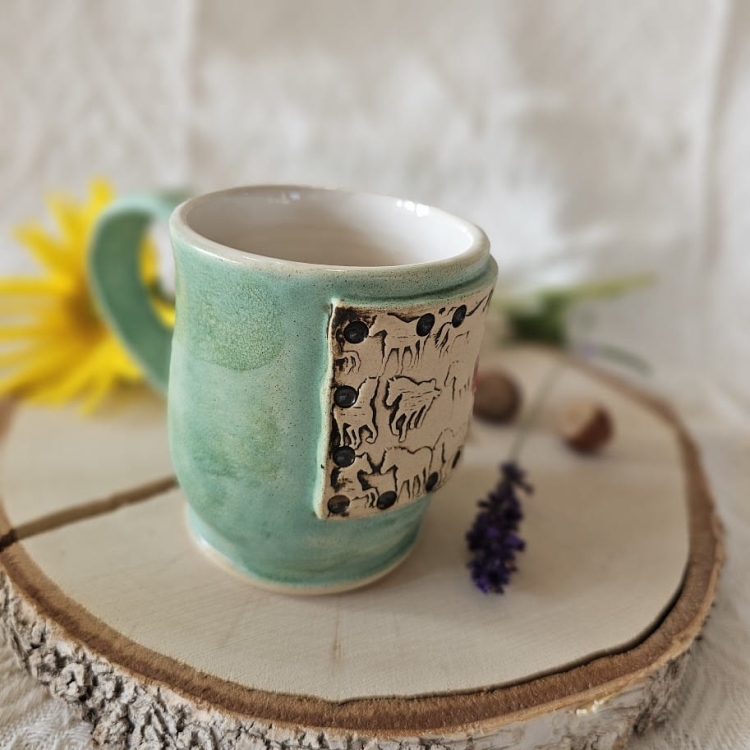 Piękny kubek ceramiczny konie dość ciężki zielony kubek ręcznie toczony i malowany