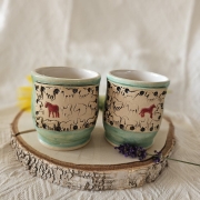 Piękny kubek ceramiczny konie dość ciężki zielony kubek ręcznie toczony i malowany